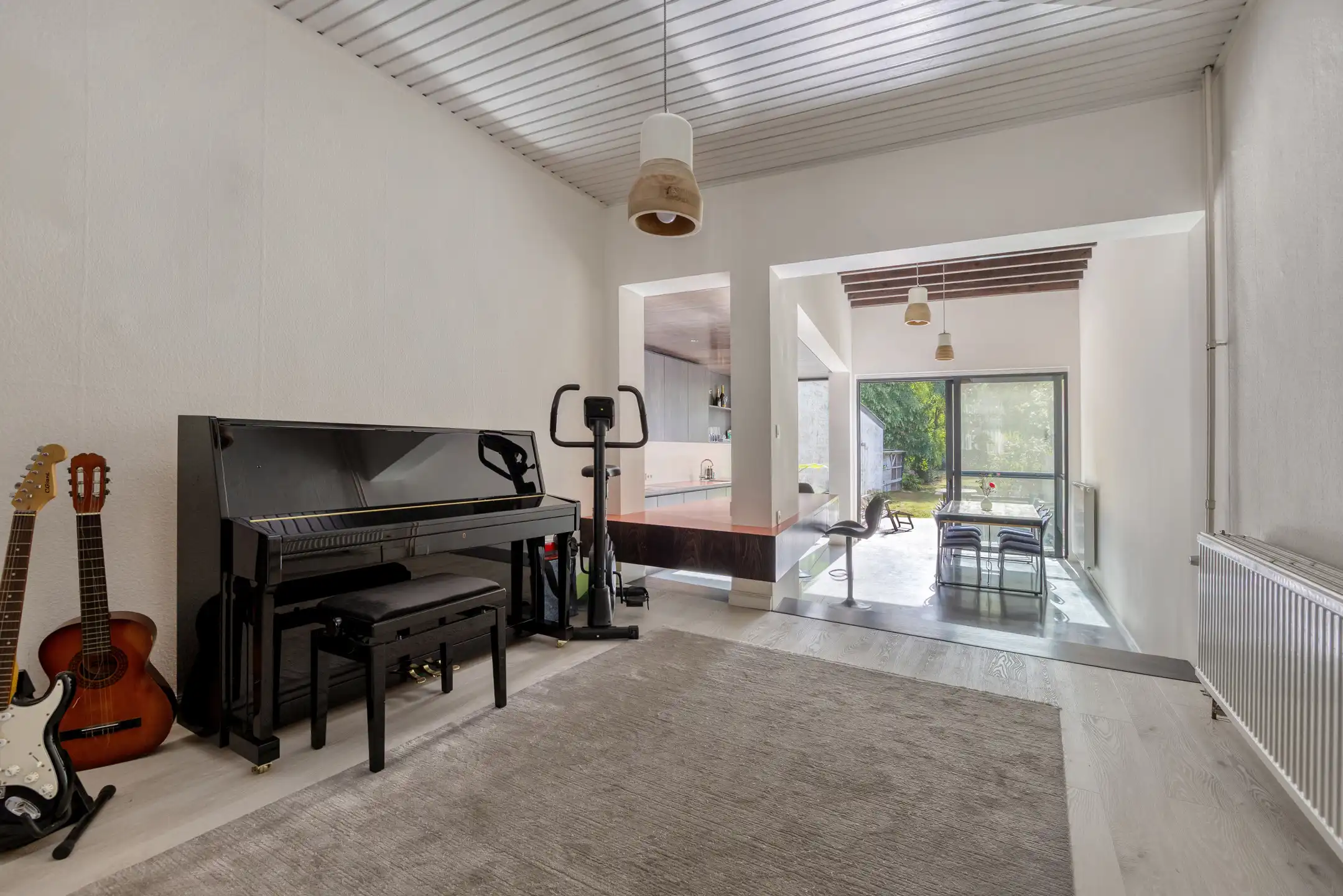 Karaktervolle woning met diepe tuin in Wommelgem foto 6