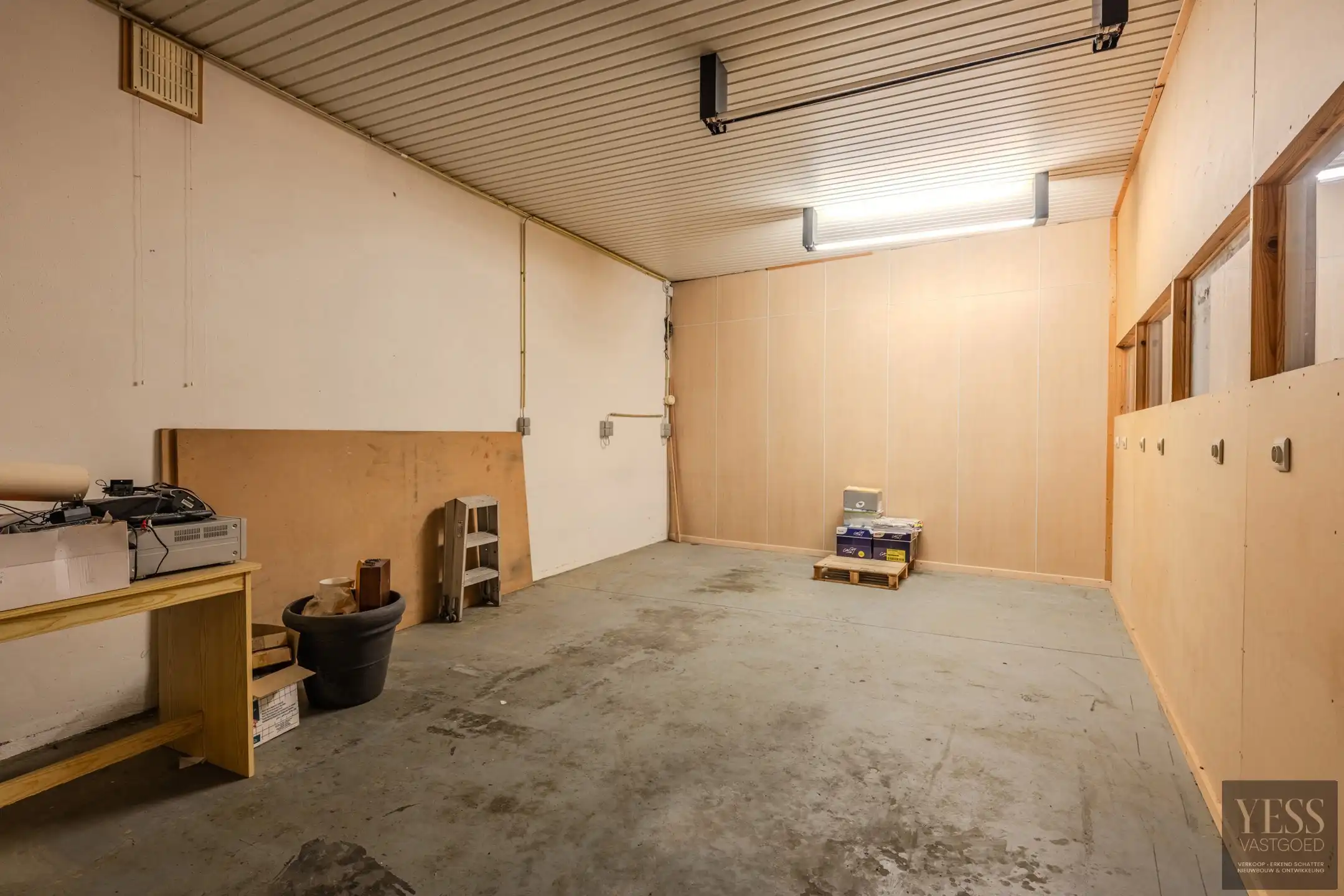 Atelier/magazijn 475m2 met winkelruimte, bureau te Oudenburg foto 12
