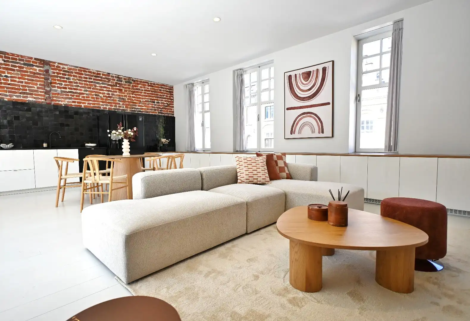 karaktervol herenhuis in het stadscentrum met ruim zonnig terras.  foto {{pictureIndex}}