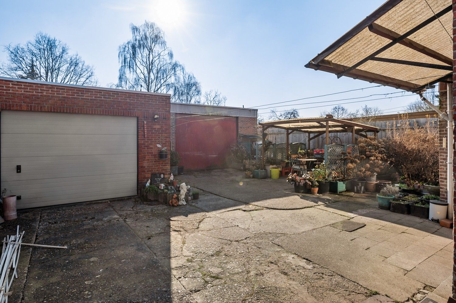 Te renoveren woning met magazijn en veel potentieel op toplocatie in Lint foto 2