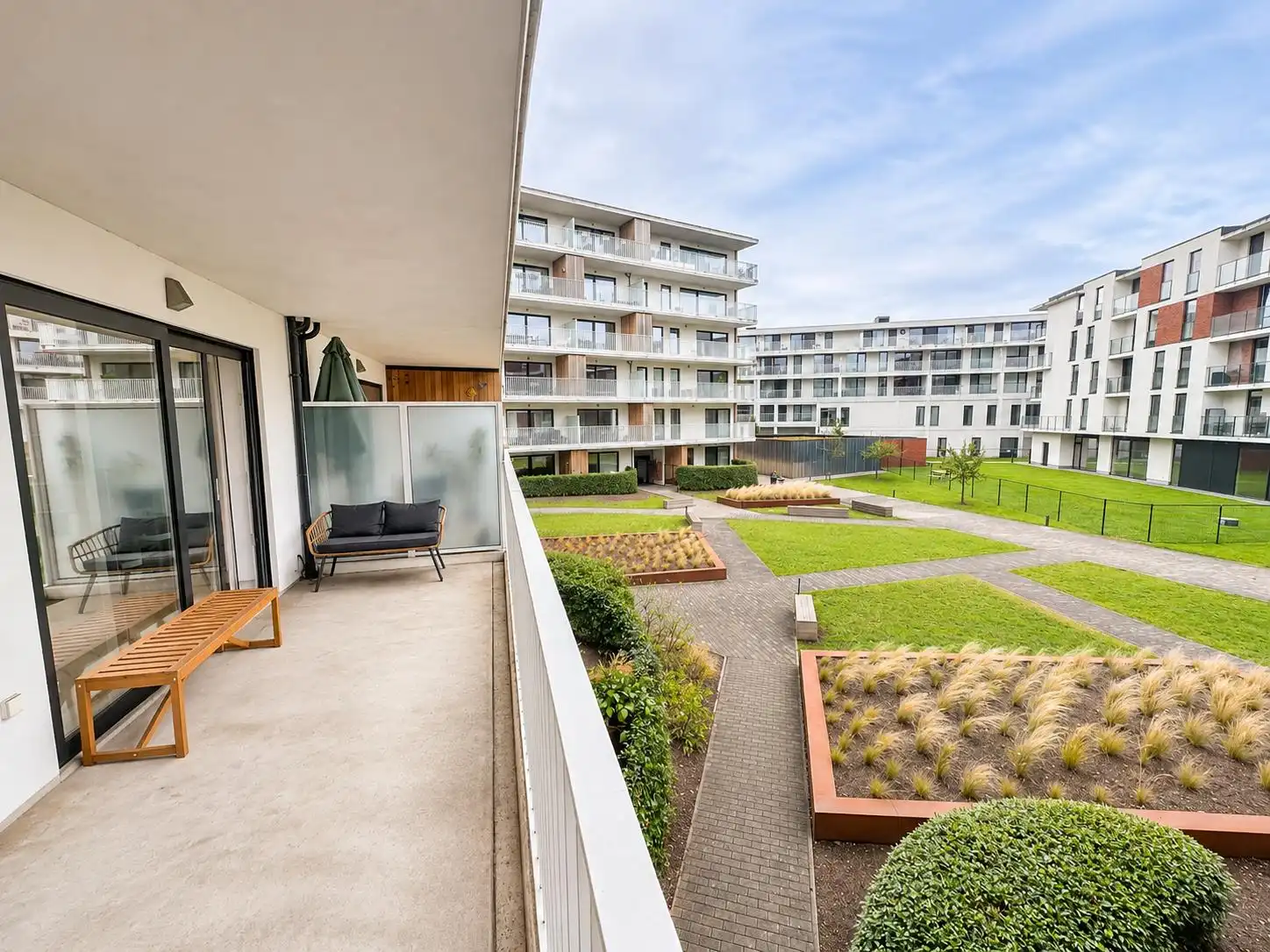 Ruim en energiezuinig appartement met  terras te Aalter! foto {{pictureIndex}}