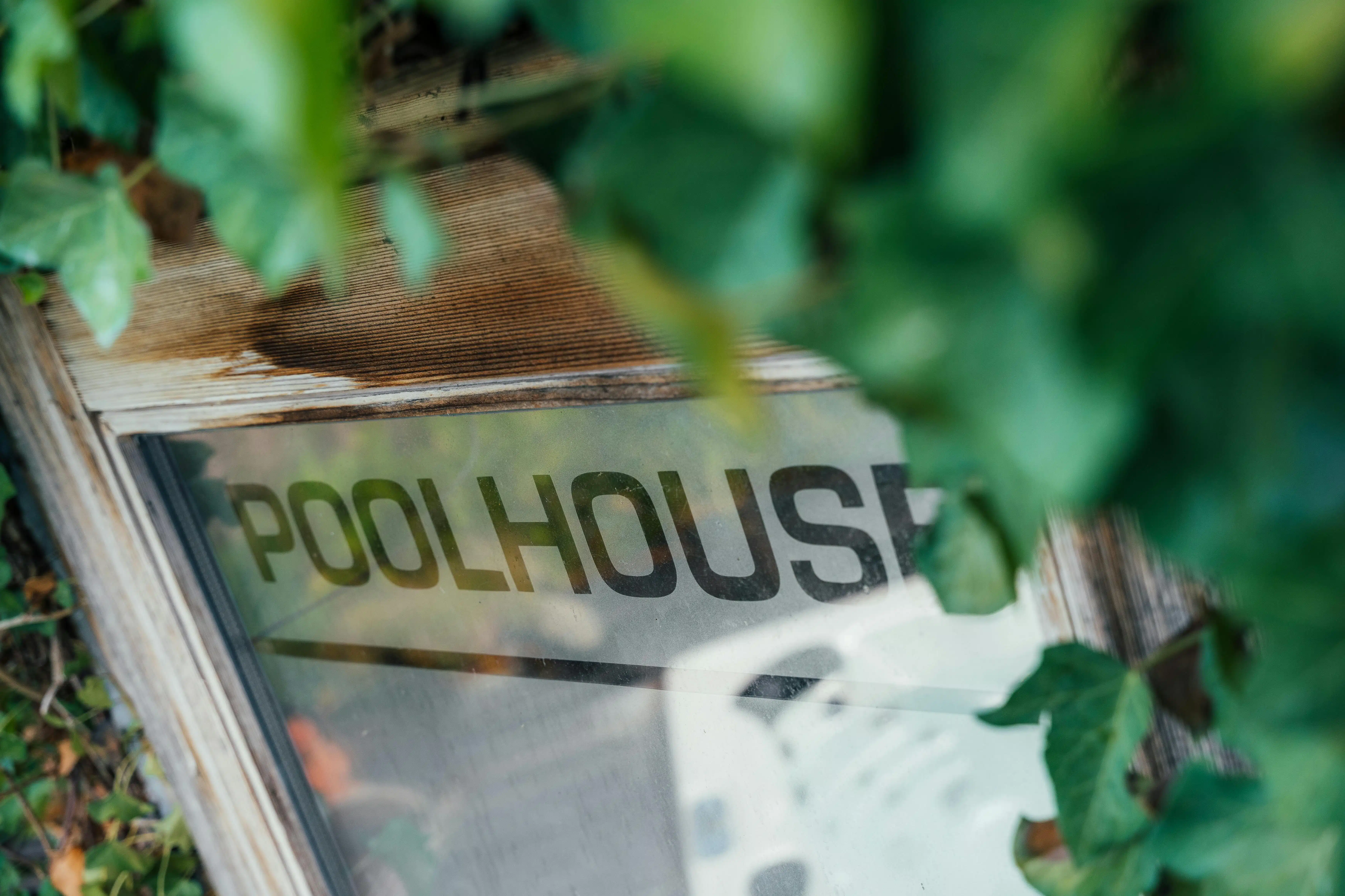 Uniek huis met bureel en zalige tuin nabij centrum Roeselare foto 25