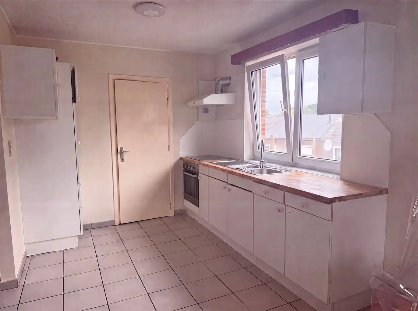Gezellig 2-slpk appartement met terrasje in het centrum van Maaseik met autostaanplaats en aparte berging. foto 5
