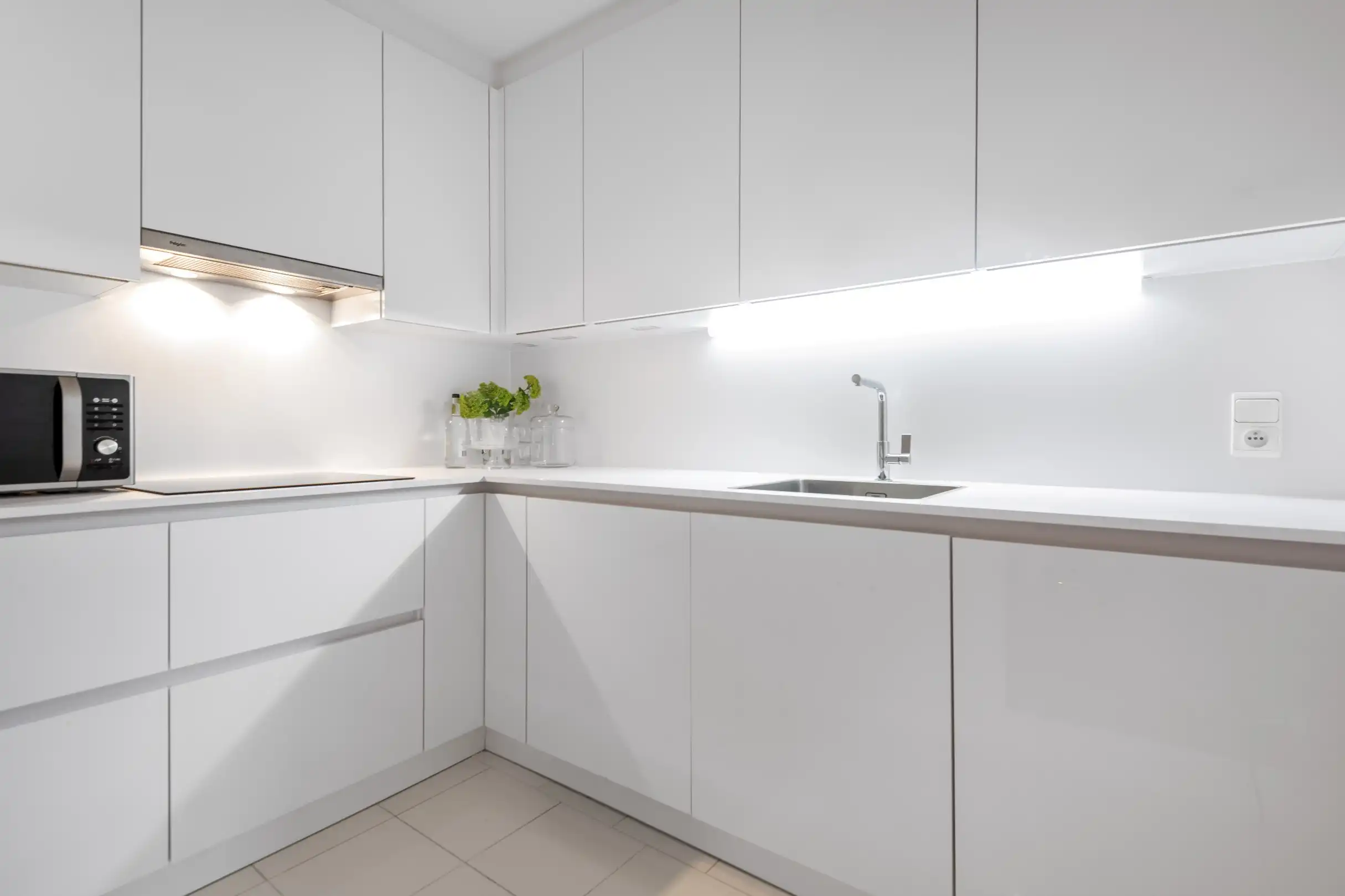 Instapklaar zuidgericht appartement, centraal gelegen dichtbij het strand en de winkels. Parking mogelijk. foto 7