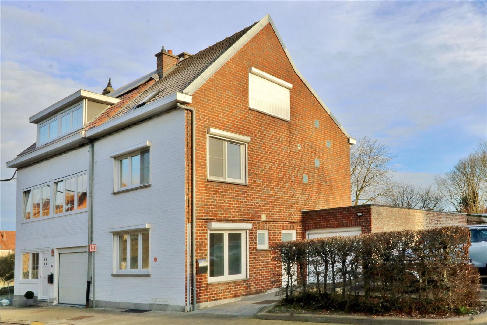 Goed gelegen 3-gevelwoning met 3 slaapkamers, tuin, atelier en garage foto 15