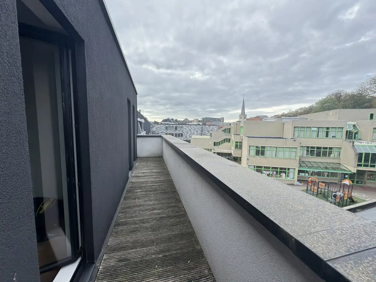 Instapklaar appartement met 2 slaapkamers, garage en 2 terrassen in hartje Waregem! foto 11