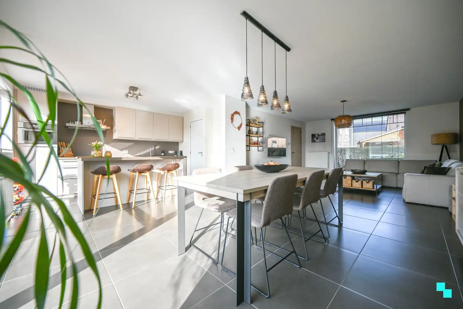 Instapklare, energiezuinige halfopen bebouwing in Oostrozebeke foto {{pictureIndex}}