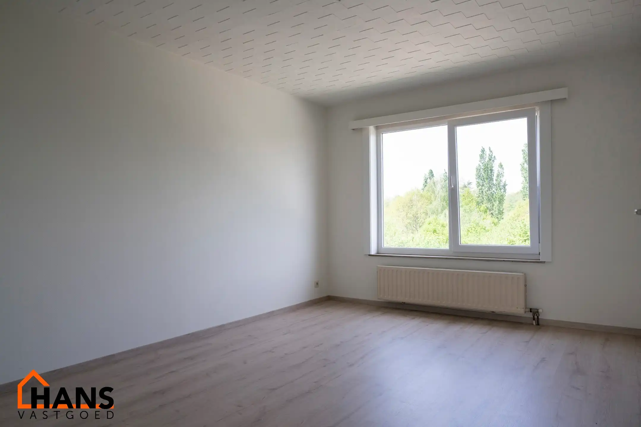 2 slaapkamerappartement met garage. foto 12