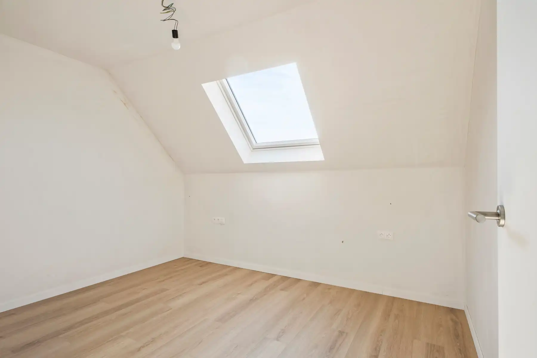 Ruime energiezuinige woning met open zicht te Gistel. foto 9