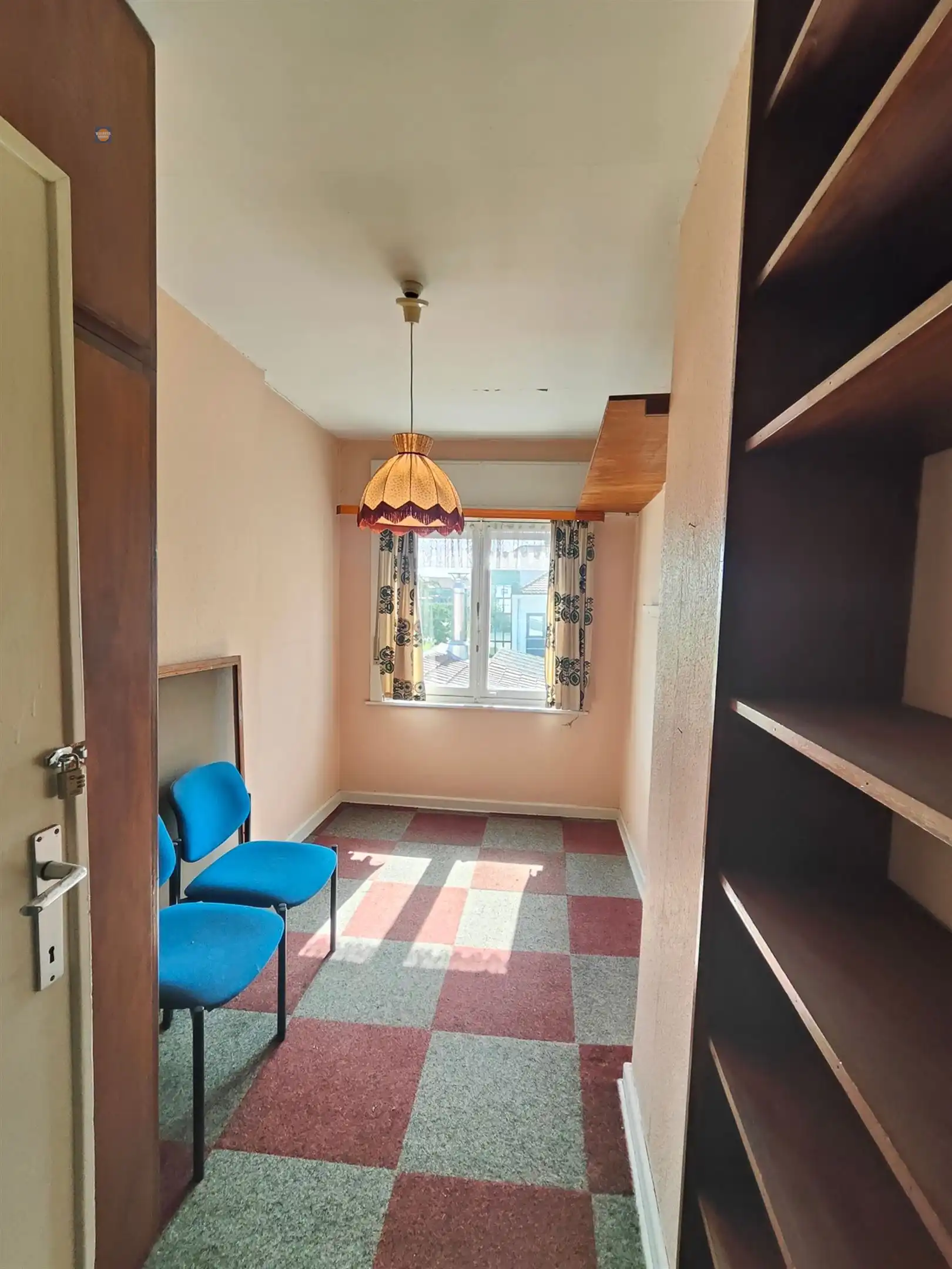 Karaktervolle te renoveren woning met 3 slaapkamers en tuin in Denderleeuw foto 4