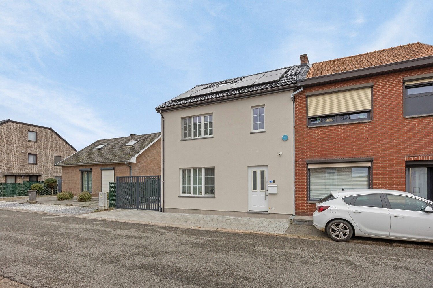 Volledig gerenoveerde woning met drie slaapkamers in hartje Lanaken! foto 28