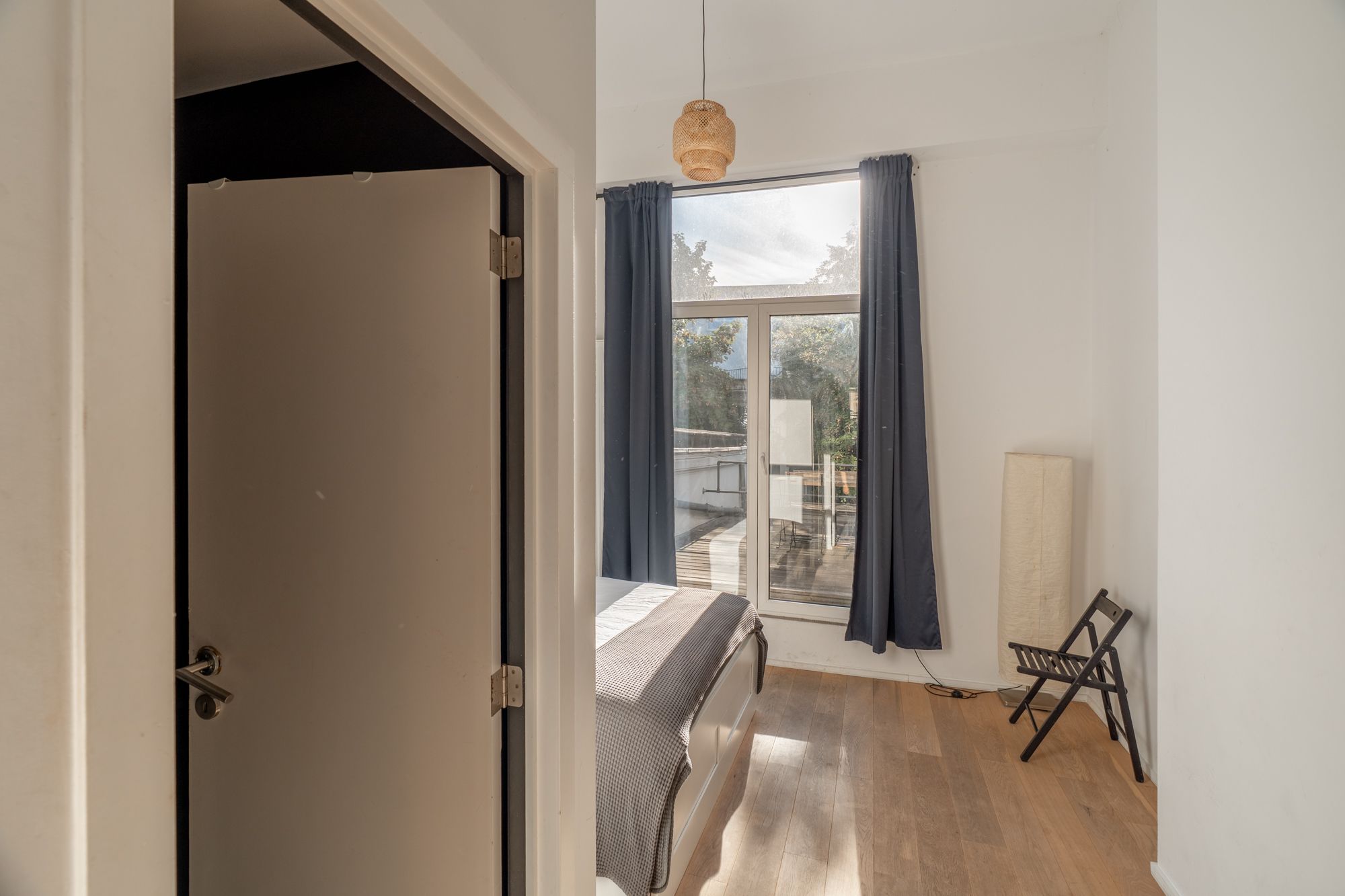 Appartement met terras en uitzicht op het eclectische Koninklijk Atheneum foto 8