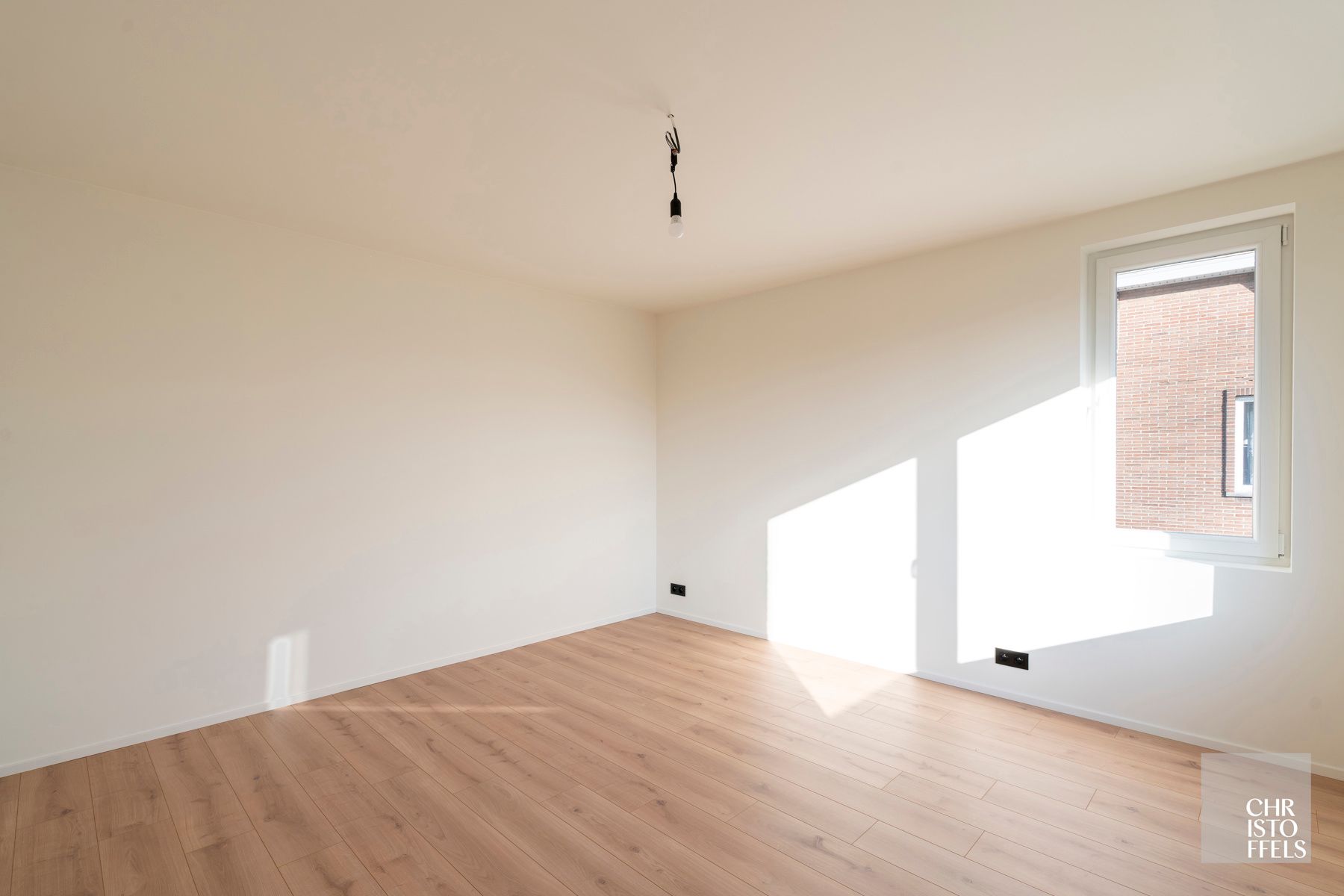 Stijlvol gerenoveerde gezinswoning met tuin op ideale locatie!  foto 10