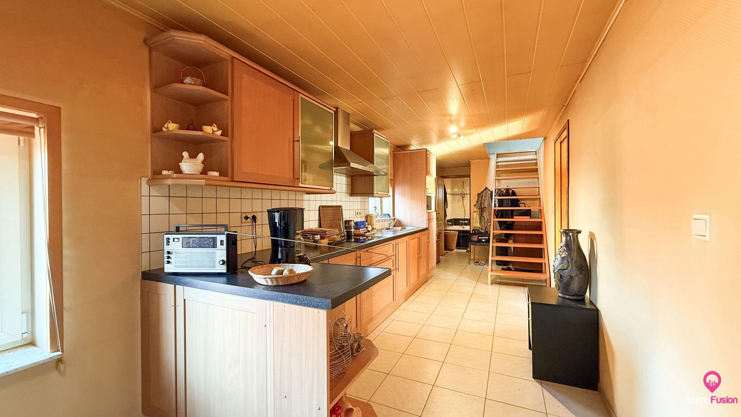 Deels gerenoveerde woning met groot perceel van ca 13are! foto 13