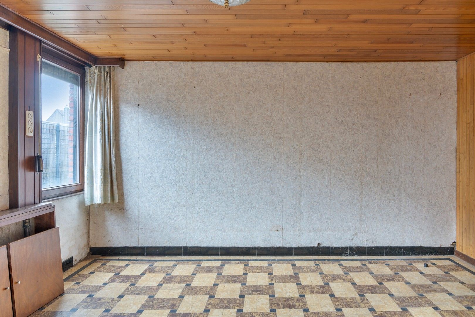 HEEL RUSTIG GELEGEN - TE RENOVEREN - WOONHUIS MET 4 SLPK, TUIN EN TUINBERGING foto 15