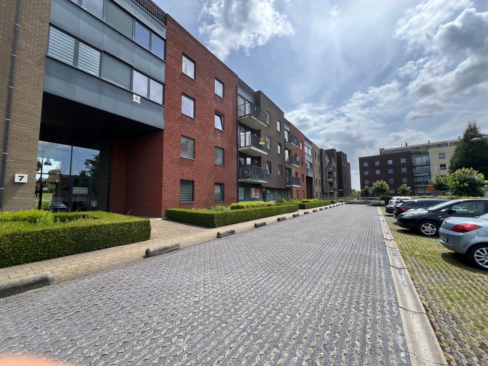 Lichtrijk appartement met 1 slaapkamer en terras foto {{pictureIndex}}