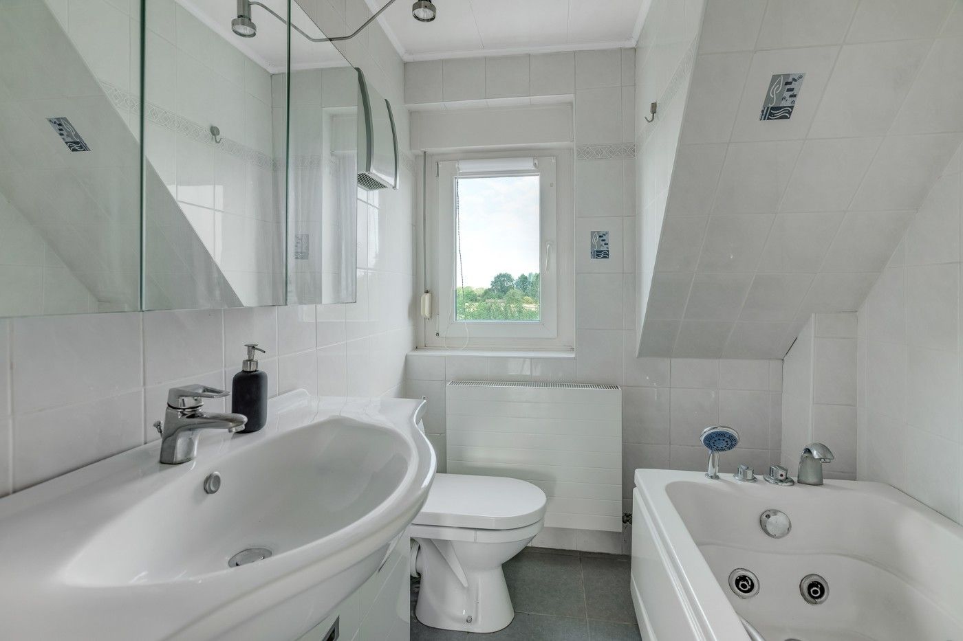 Grote woning met 4 à 5 slpk., inpandige garage en tuin foto 21
