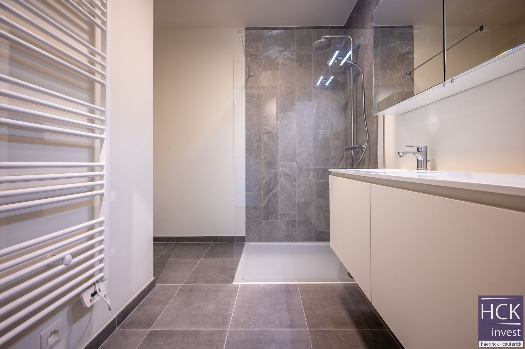 DEINZE - Prachtig nieuwbouwapp. met 2 SLPK, terras én parkeerplaats foto 12