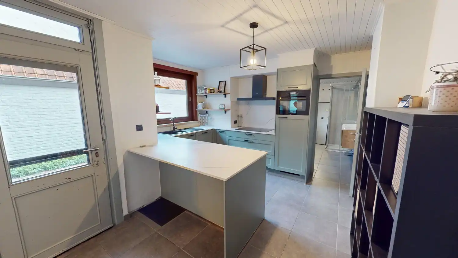 Gerenoveerde gezinswoning met 4 slaapkamers foto 6