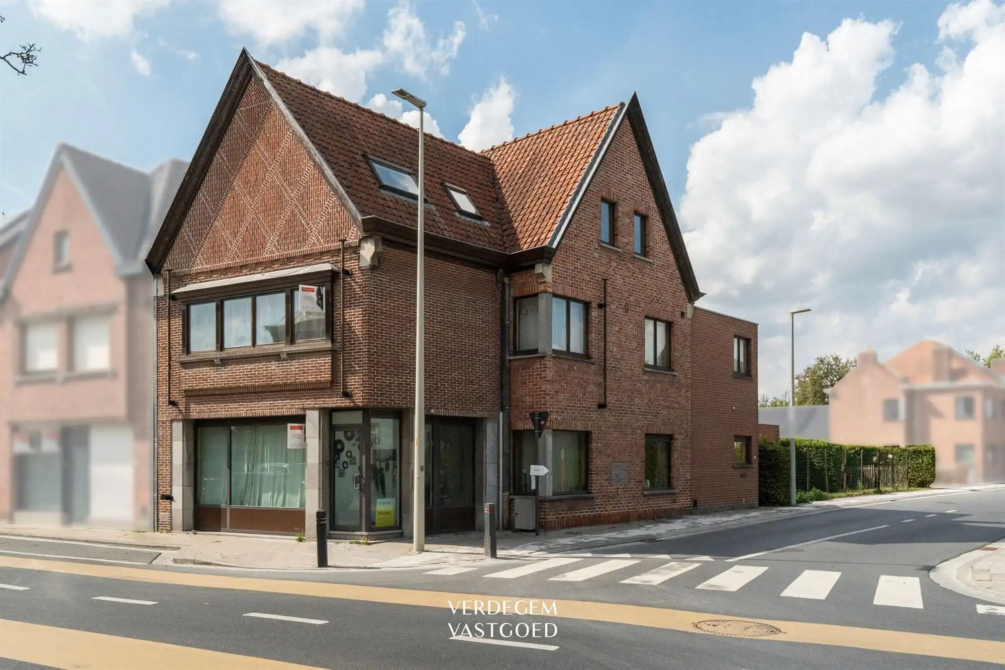 Centraal gelegen opbrengsteigendom met gelijkvloerse handel/kantoor en duplexappartement foto 2