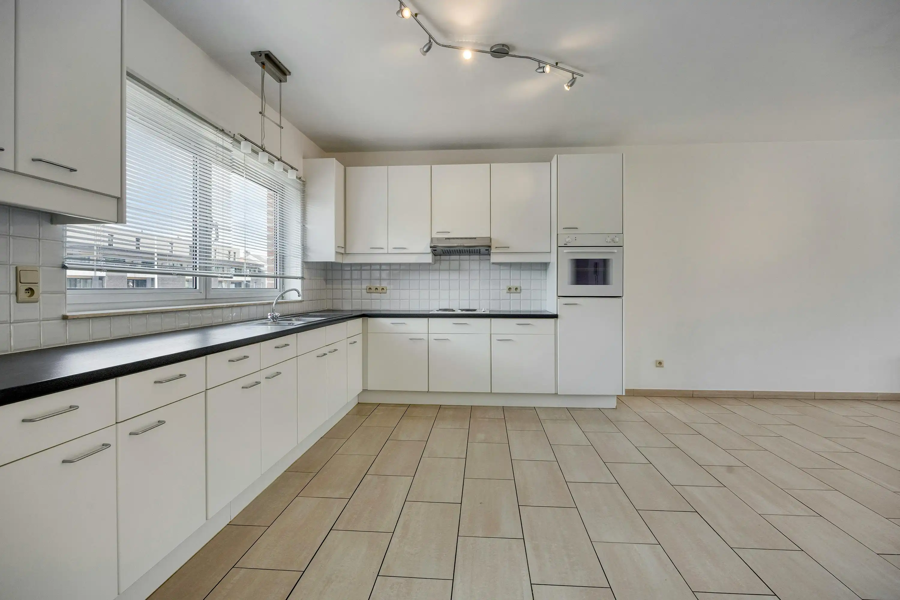 Instapklaar appartement met zuidgericht terras nabij centrum Diepenbeek  foto 4