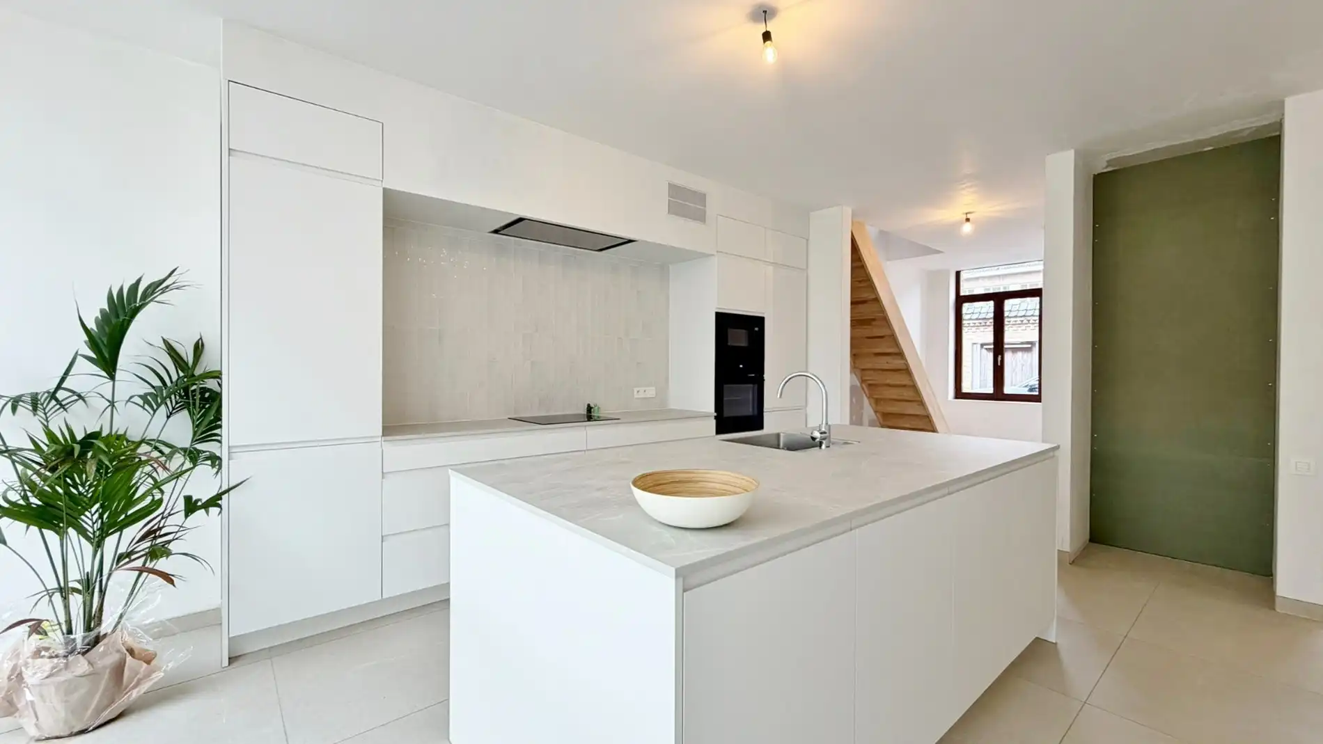 Gerenoveerde, energiezuinige woning met 3 slaapkamers, tuin en garage in centrum Ieper foto 5