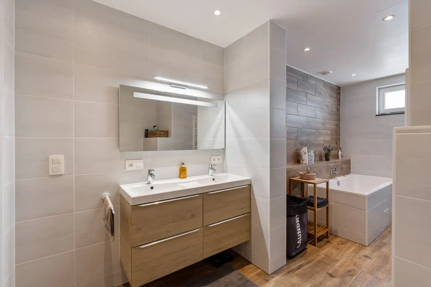 Landelijk gelegen, instapklare woning met 4 slaapkamers en zuidwestgerichte tuin op 8a27ca te Lubbeek. foto 12