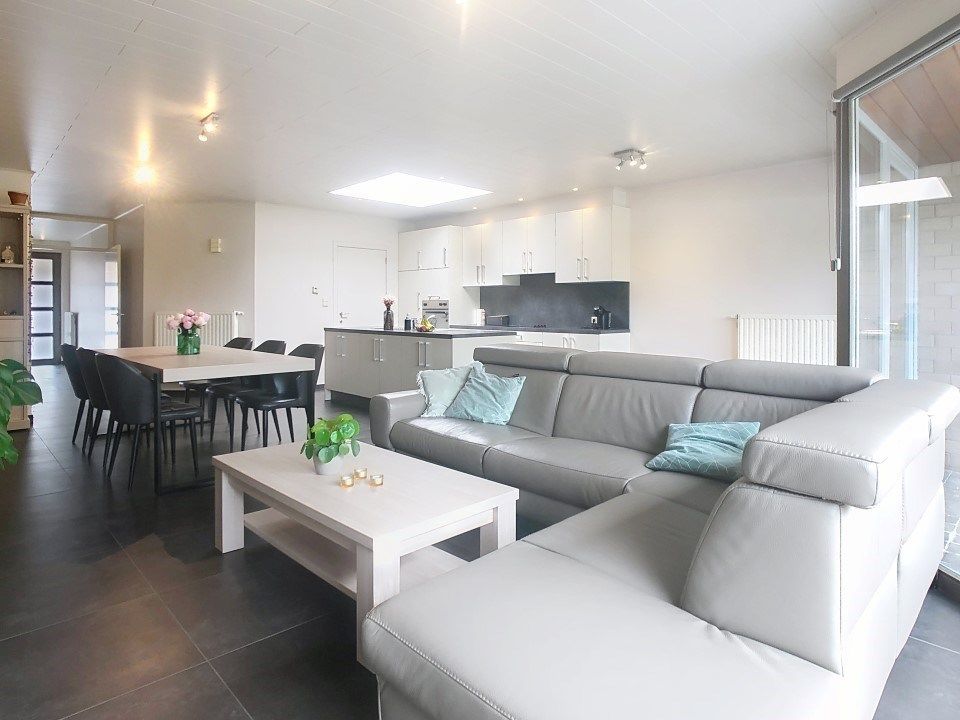 Recent vernieuwde woning in het centrum van Westrozebeke foto 3