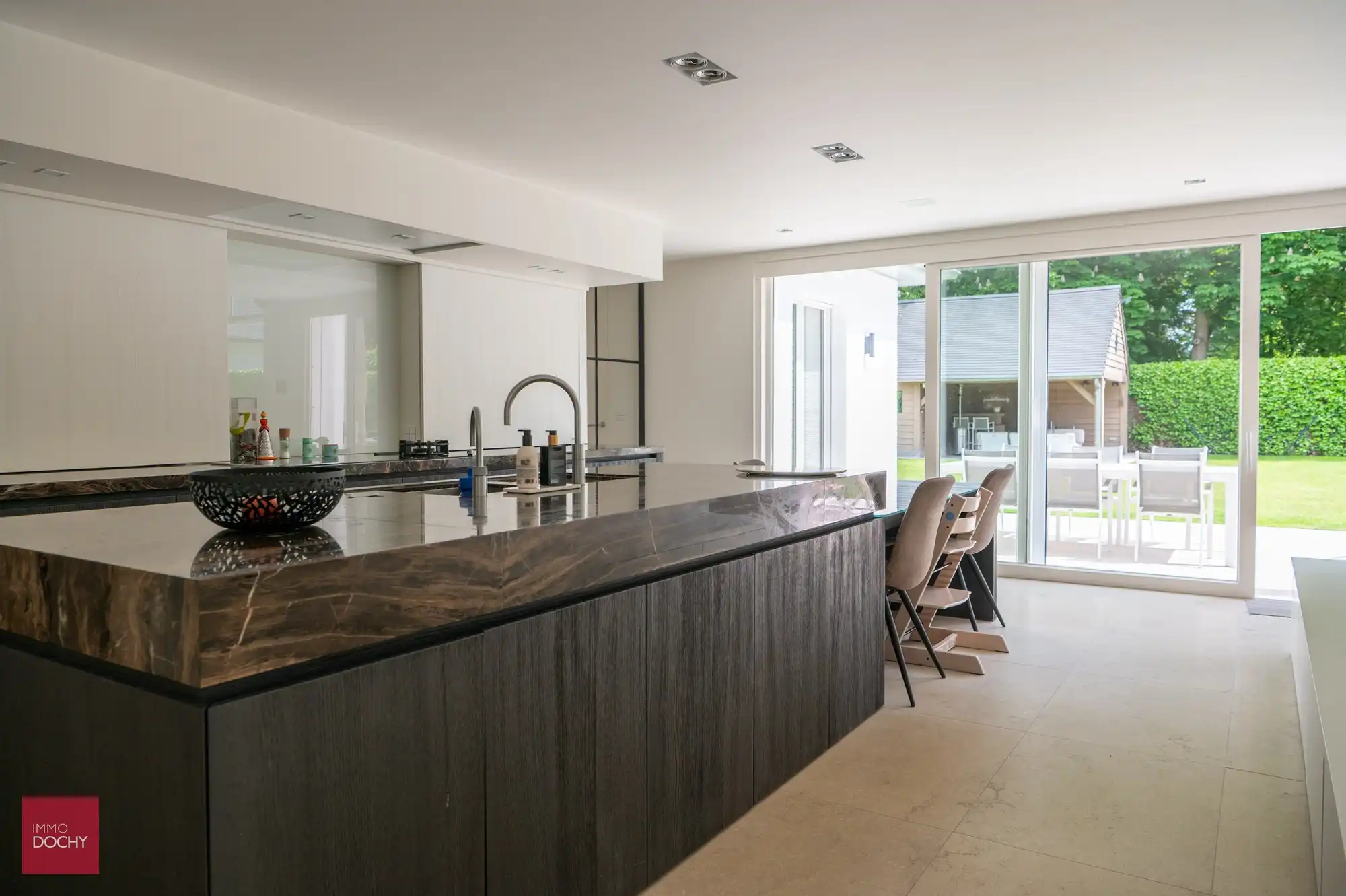 Centraal gelegen recente LUXE - VILLA met praktijkruimte in groene omgeving | Hernieuwenstraat foto 8