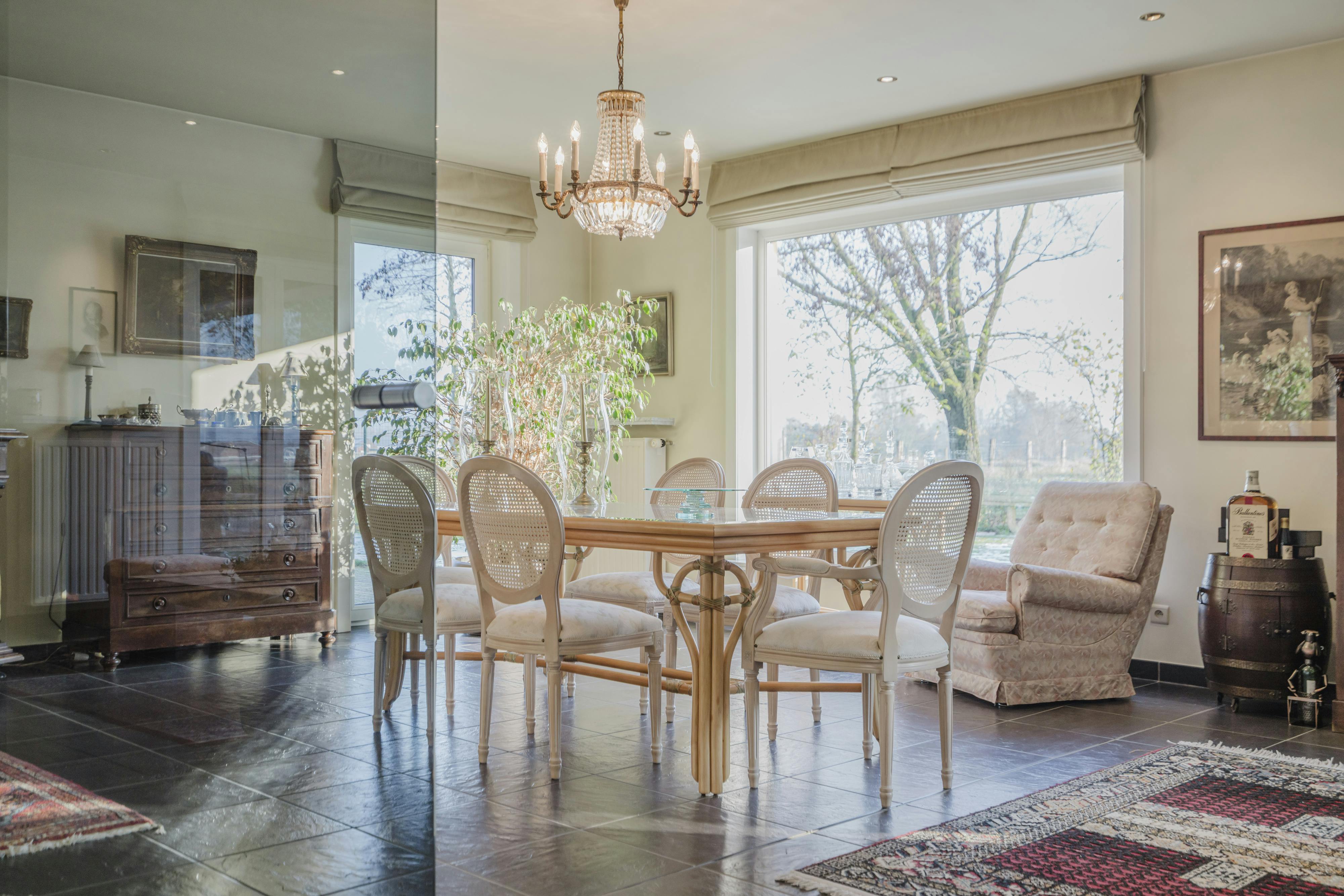 Villa met stallingen te koop op een ruim perceel van  10.026m² foto 4