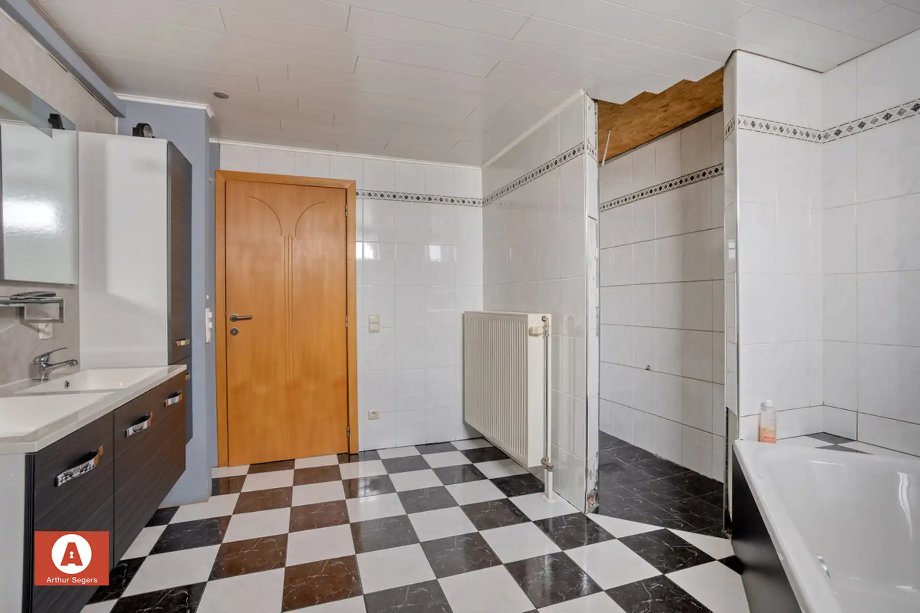 Instapklare HOB met oprit & dubbele garage met zolder. foto 14