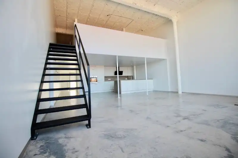 Prachtige, instapklare, luxueuze loft met 3 slaapkamers in een uniek kader! foto {{pictureIndex}}