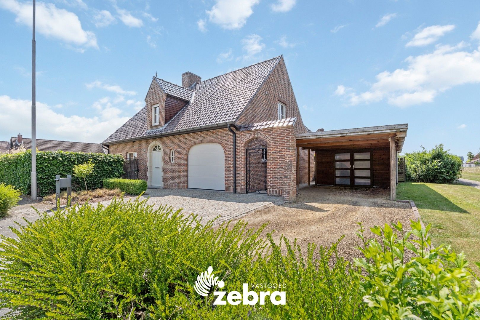 Open bebouwing met drie slaapkamers en 2 badkamers te Ingelmunster! foto {{pictureIndex}}