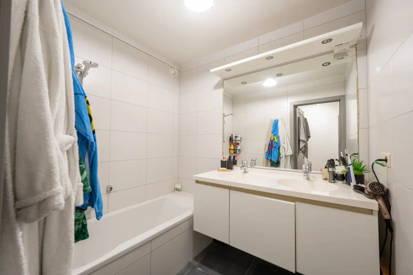 Zonnig appartement met 2 slaapkamers en terras met zicht op de jachthaven foto 8