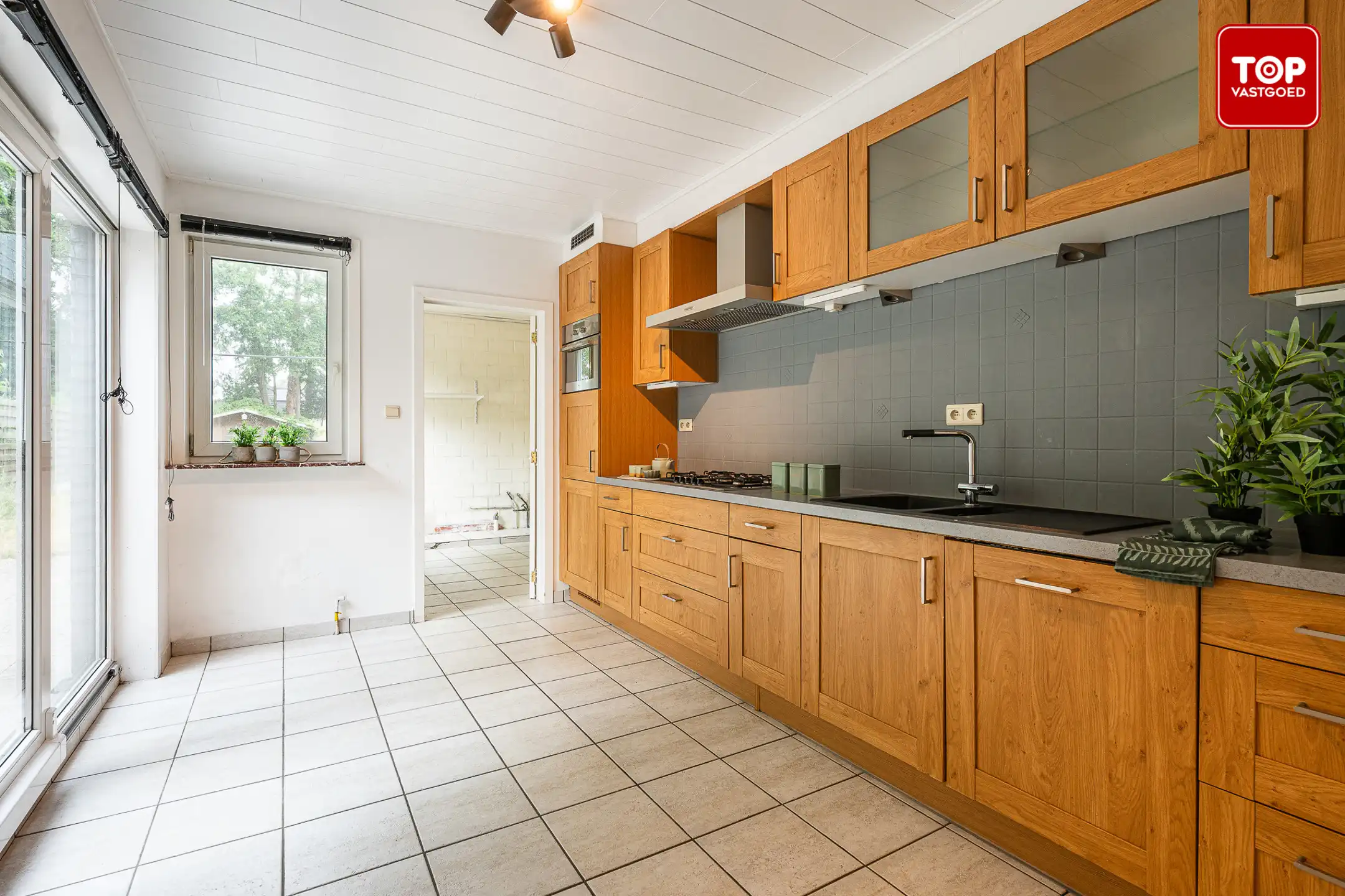 Instapklare woning met 3 slaapkamers, garage en zonnige tuin foto 10
