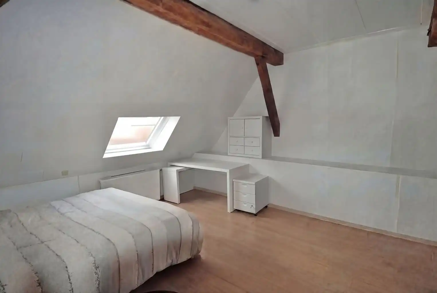 Stijlvolle handelsruimte met bovenliggende woonst, stadstuin en parkeerplaats in het centrum van Maaseik. foto 14