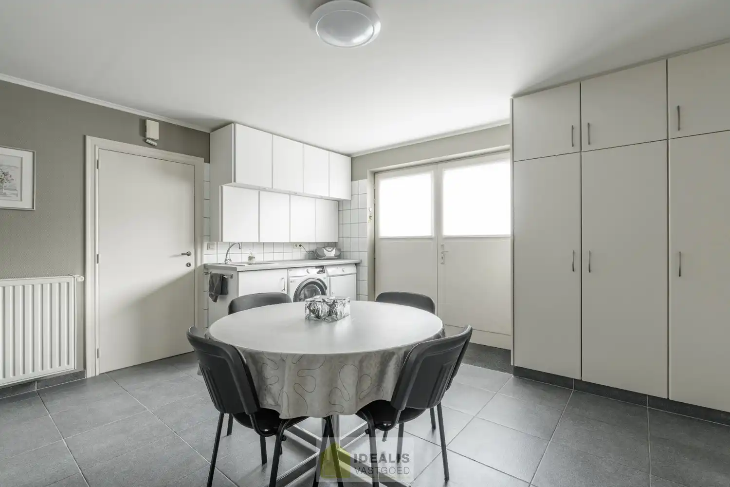 INSTAPKLARE HANDELSRUIMTE VAN MAAR LIEFST +- 410M² MET RIANTE WONING OP SCHITTERENDE COMMERCIËLE ZICHTLOCATIE!! foto 24