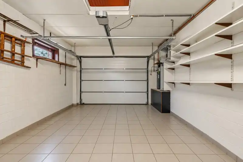CHARMANTE INSTAPKLARE GEZINSWONING MET 3 SLPKS TE KOOP IN LO foto 17