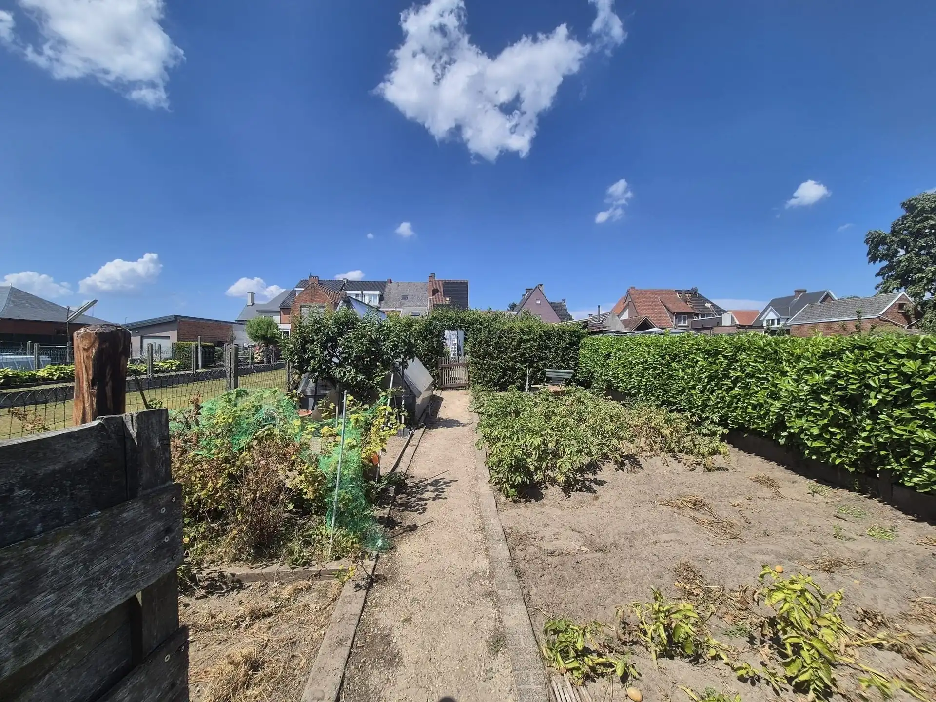Gezinswoning met 3 slaapkamers en tuin foto 22