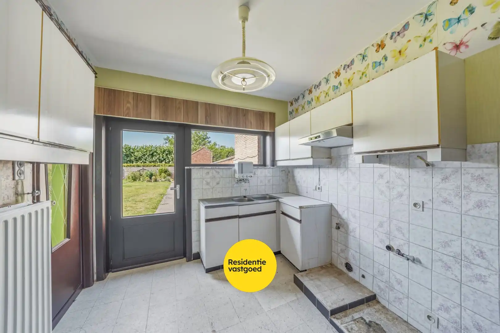 Ruime halfopen woning met 4 slaapkamers, tuin en garage foto 12