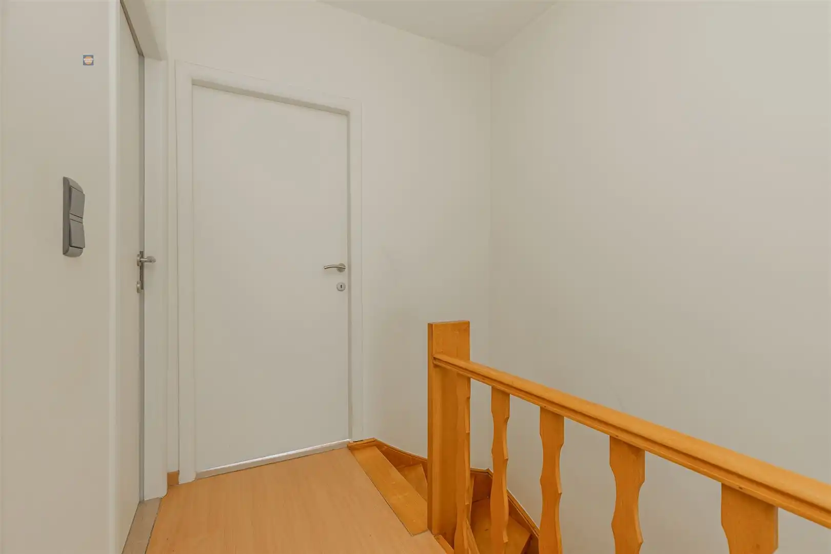 Ruime bel-etage met 3 slaapkamers, grote garage en gezellige tuin foto 8