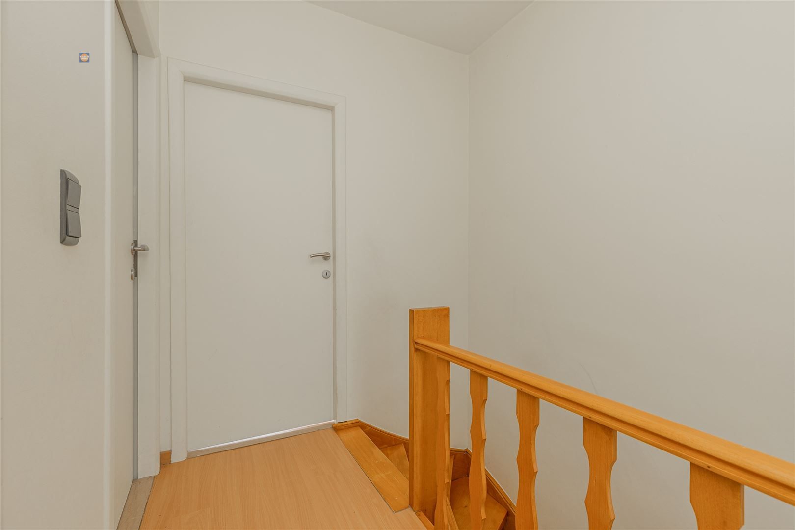 Ruime bel-etage met 3 slaapkamers, grote garage en gezellige tuin foto 8