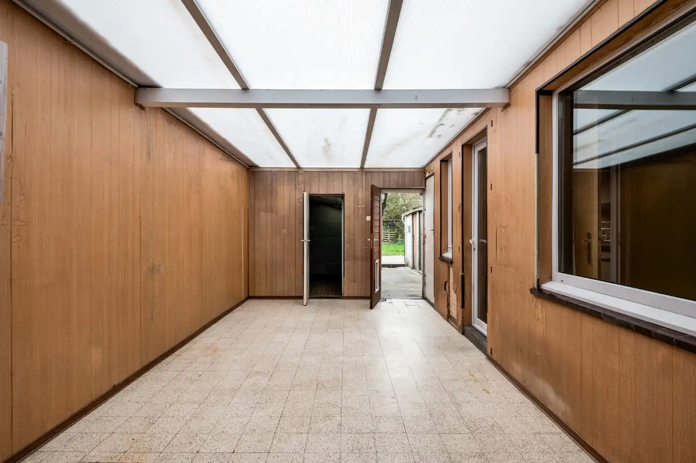 Te renoveren woning met 2 slpk. en tuin foto 9