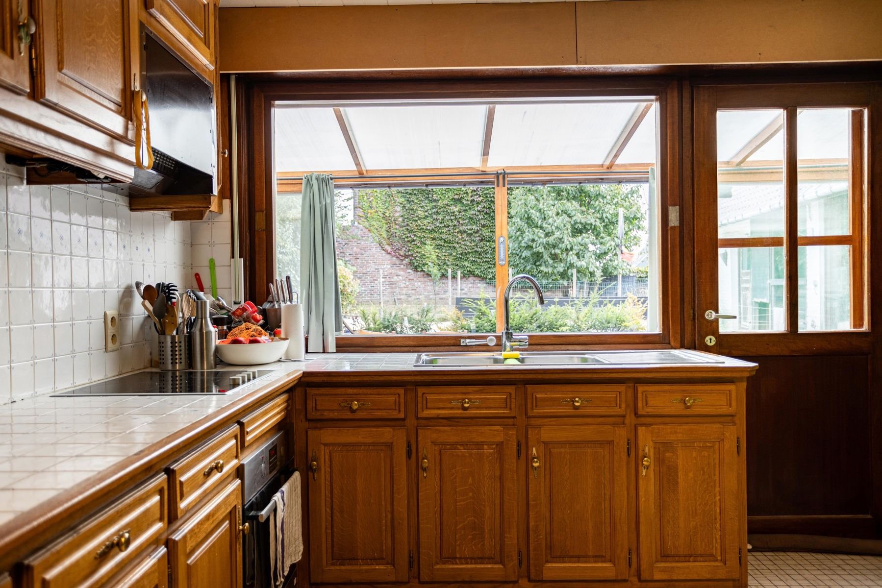 Woning met 3 garages en mogelijkheid tot verkaveling foto 11