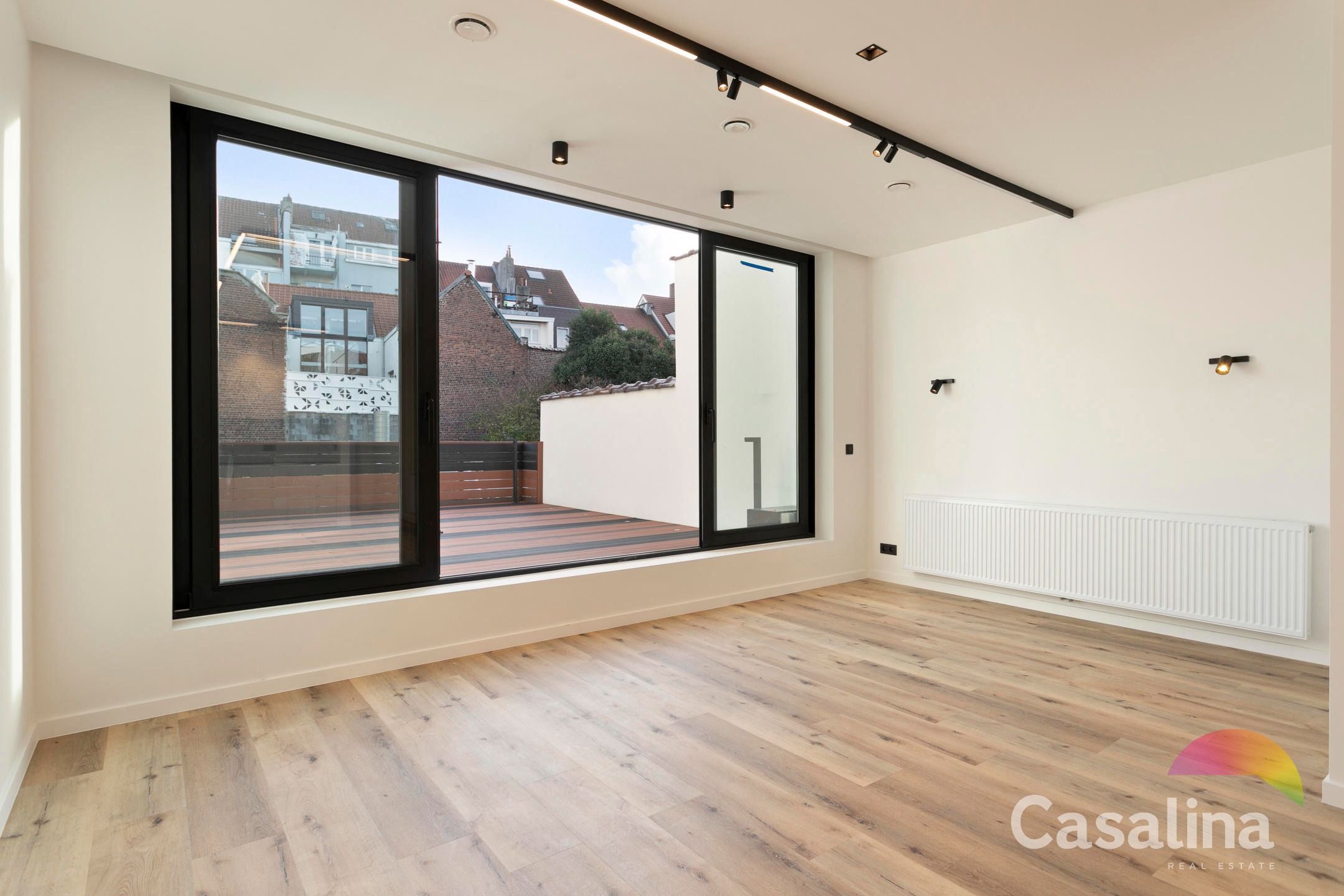Prachtig high-end renovatieproject - 1 slpk met groot terras foto {{pictureIndex}}