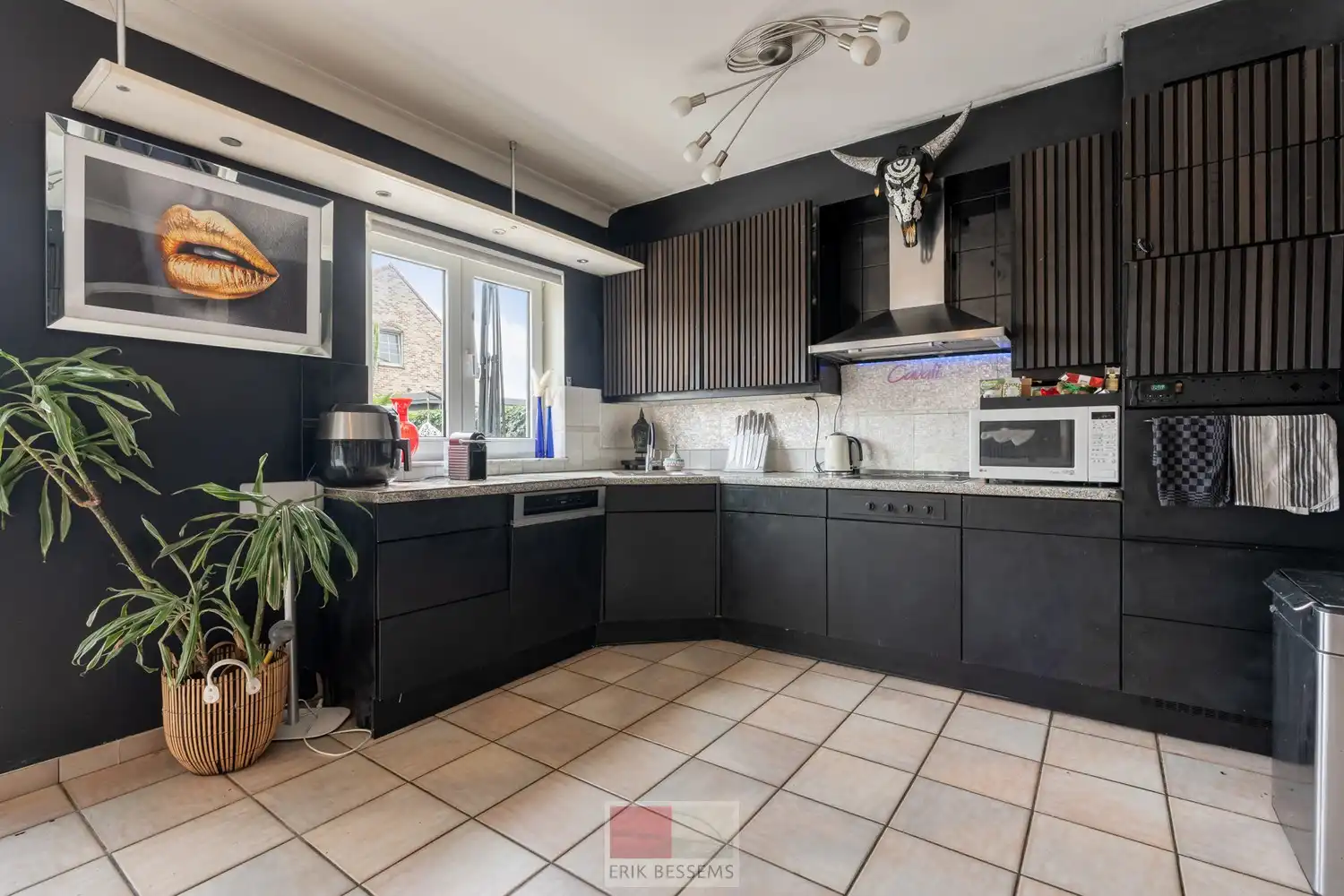 Vrijstaande woning met luxe buitenbeleving en topligging nabij Maastricht foto 9