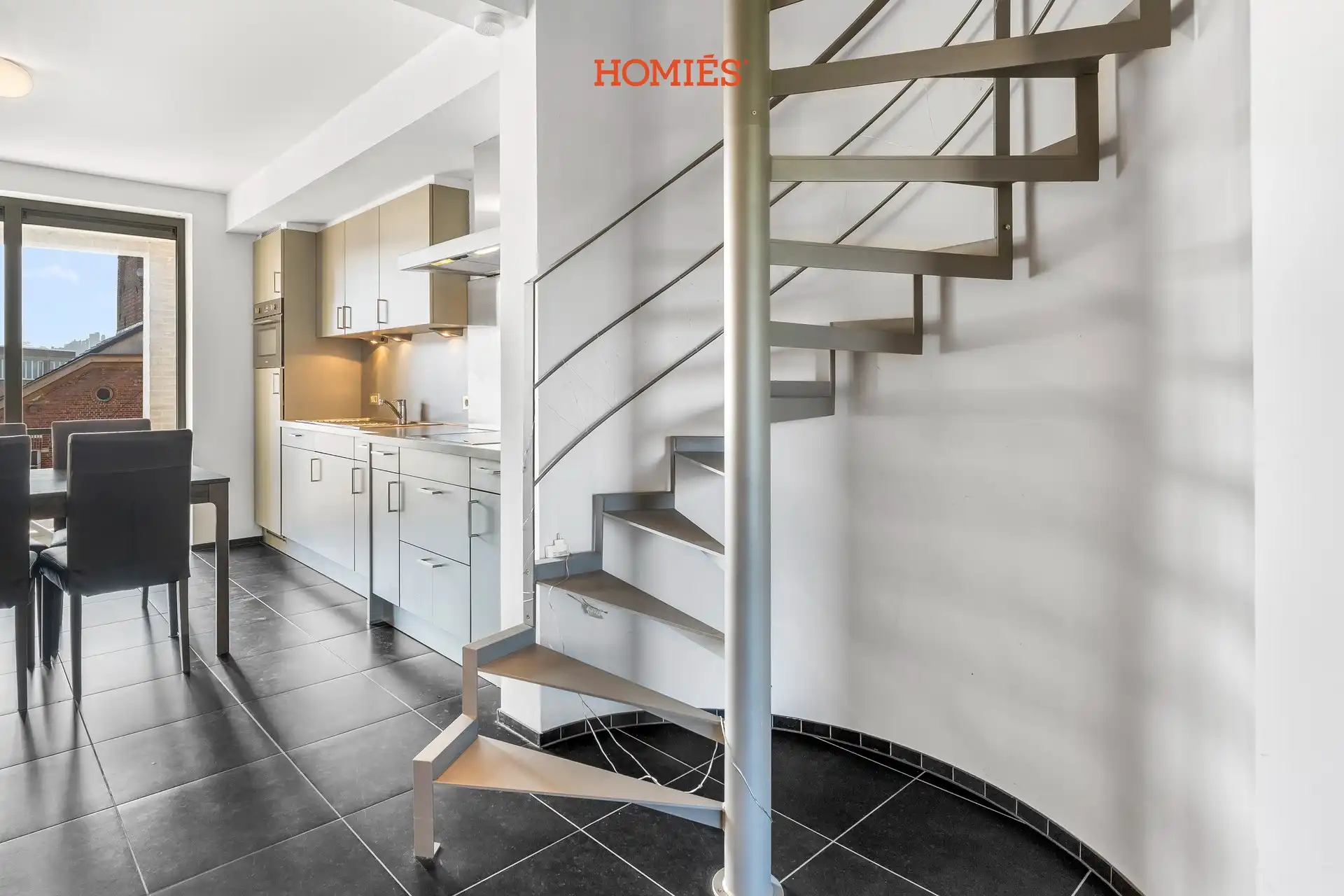 Opbrengsteigendom: Ruim kantoor + duplexappartement foto 15