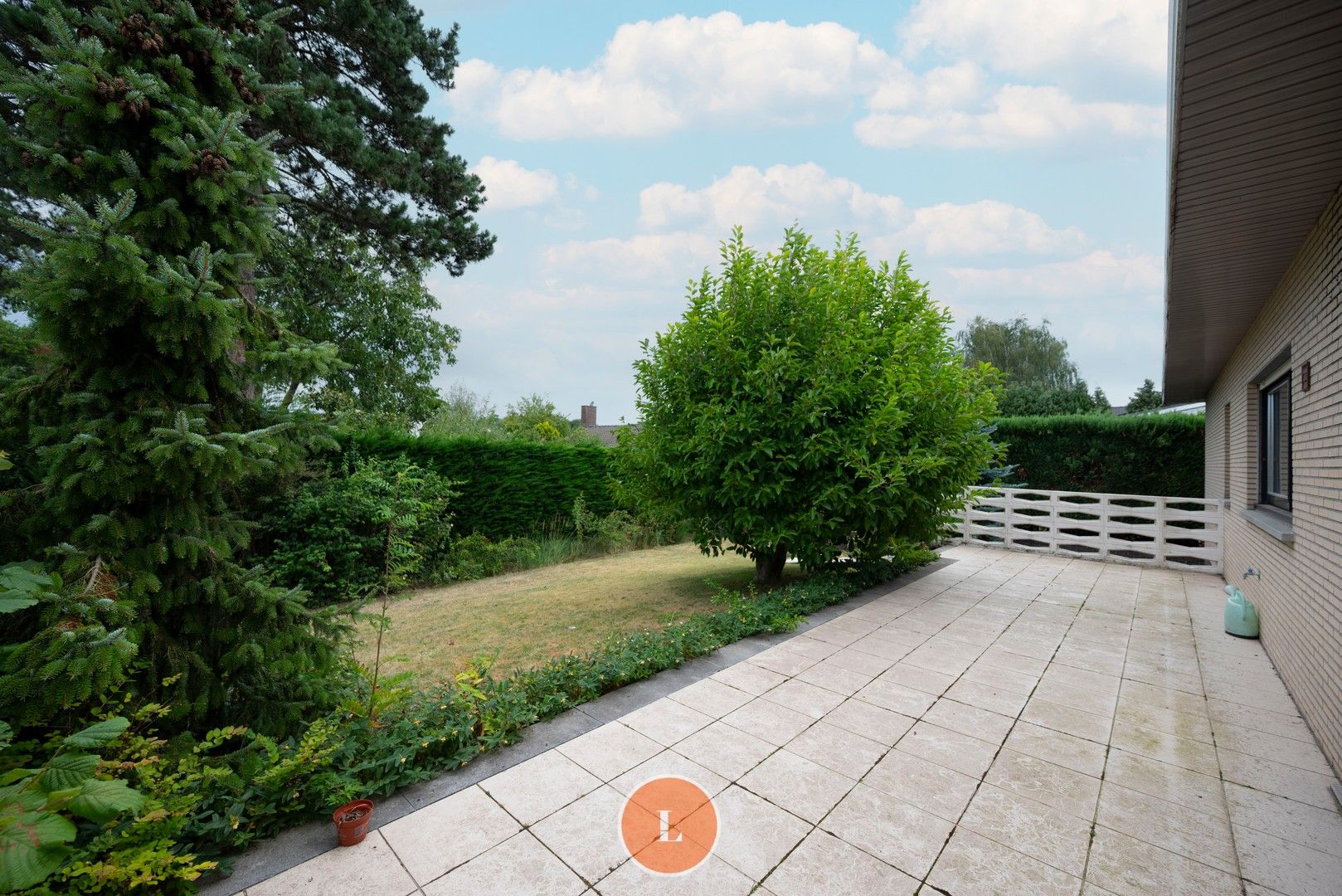 Alleenstaande statige bungalow met tuin en garage foto 8