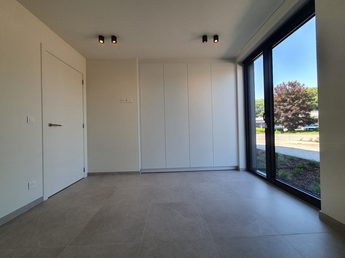 Luxueus nieuwbouwapp met 2 ruime slks en 2 prachtige terrassen (waarvan één met tuin), staanplaats en berging. foto 11