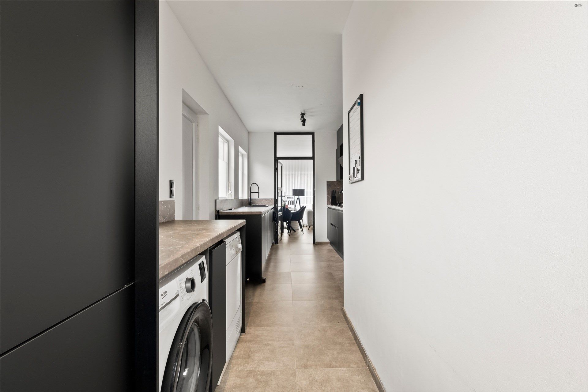 Centaal gelegen bungalow op 667m² grond foto 9